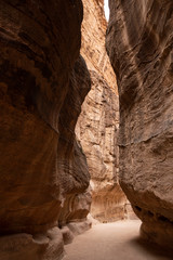 Siq, Estrecho barranco de rocas en Petra, Jordania