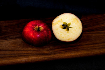 apples  slices  isolated  on wooden board 