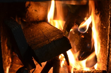 drewno na opał ,ogień, płomieni, ciepło, ognisko, gorąca, gorąco, oparzenia, czerwień, drewna, ognisko, kominek, płomieni, niebezpieczeństwo, ciepły, pomarańcz, ekogroszek , lawa , pożar lasu , pali © Szymon