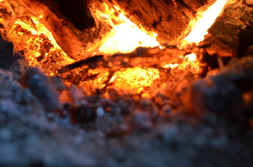 drewno na opał ,ogień, płomieni, ciepło, ognisko, gorąca, gorąco, oparzenia, czerwień, drewna, ognisko, kominek, płomieni, niebezpieczeństwo, ciepły, pomarańcz, ekogroszek , lawa , pożar lasu , pali © Szymon