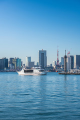 Fototapeta na wymiar 日本の東京湾とクルーズ船