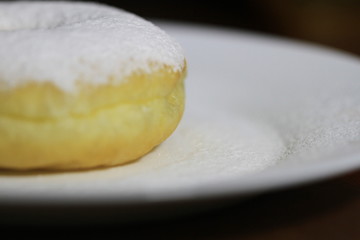 delicious snow sugar donuts