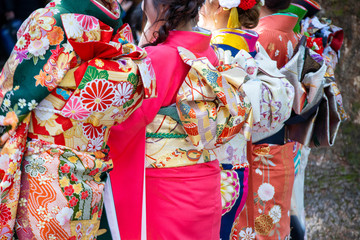 成人式 振袖を着た女性たちの後ろ姿 Wall Mural Wallpaper Murals Sally B