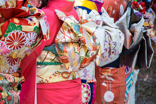 成人式 振袖を着た女性たちの後ろ姿 Wall Mural Wallpaper Murals Sally B