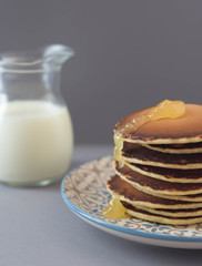 pancakes with honey and milk