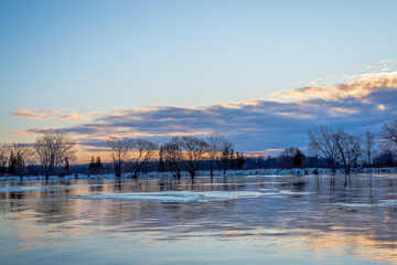 Fototapeta premium St-Lawrence river in the winter, Lachine rapids 
