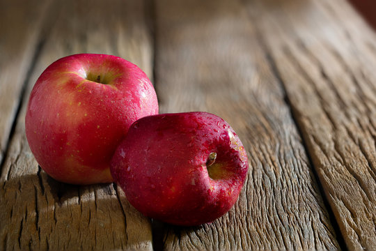 Fresh red apples fruit put on the old wooden floor