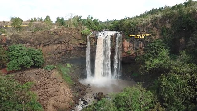 Translation:Phu Cuong waterfall A flying camera captures a waterfall in Vietnam