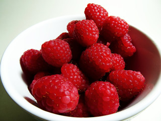 Raspberries in a small bowl