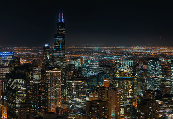 Naklejka premium Chicago cityscape skyscrapers at night aerial view