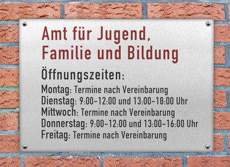 Schild, Amt für Jugend, Familie und Bildung