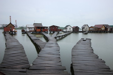 Fototapeta premium Panoramic view of the floating village at Bokodi lake in Hungary.