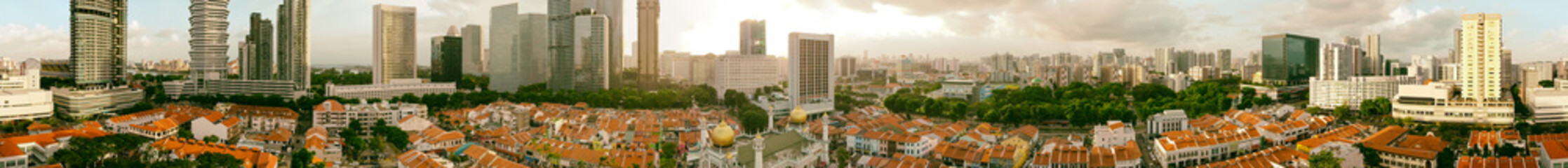 Fototapeta na wymiar Singapore panoramic aerial view from Masjid Sultan Mosque in historic Kampong Glam