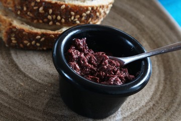 Obraz na płótnie Canvas Black olive paste (pesto) with sesame bread