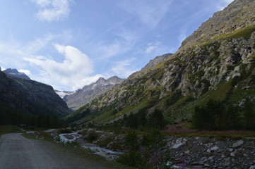 Fototapeta na wymiar Landscape of a river and the Alps