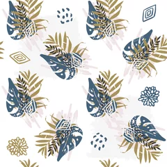 Behang Tropische bladerprint Naadloze exotische patroon met tropische planten en gouden glitter-elementen. Vector