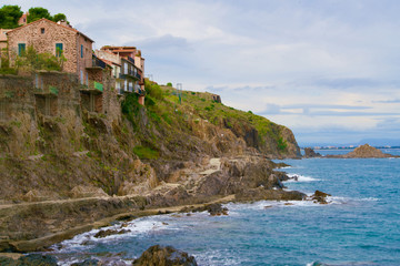 Fototapeta na wymiar homes on a rock at the sea