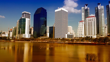 Naklejka premium Bangkok skyline, Thailand. Aerial view of city buildings from Benjakitti Park
