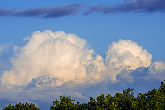 Developping Cumulus congestus clouds also known as towering cumulus cloud