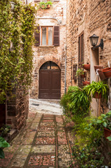 Fototapeta na wymiar Narrow street in the smal viallge of Spello, Italy