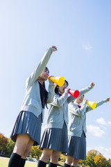 応援する高校生