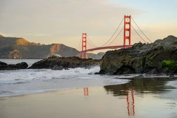 Cercles muraux Plage de Baker, San Francisco Le Golden Gate se reflète dans le surf de Baker Beach