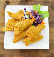 Thai Fried Wonton decorated with salad vegetables