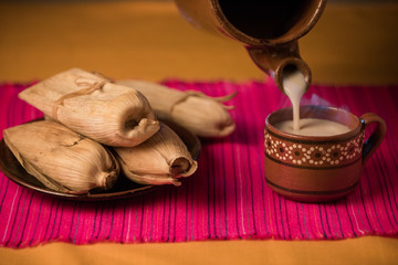 Tamales con atole dia de la Candelaria