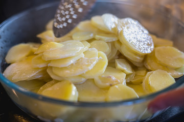 gratin dauphinois with its potatoes, its cream and its condiments