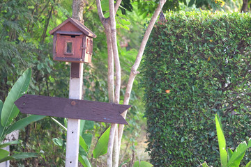DIY mailbox in the village made from wood chips into the shape of the house. Simple but creative ideas. Look cute.