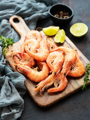 Shrimps served with lemon