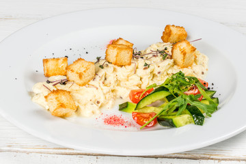 Omelet with crackers, herbs and fresh vegetables