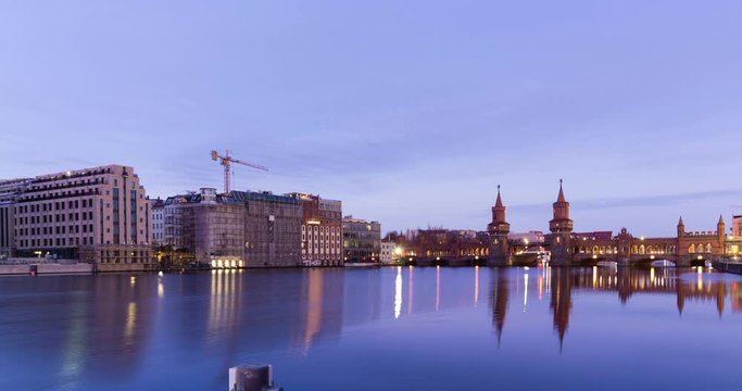 Sunrise timelapse at Oberbaumbrücke in Berlin with Spree river