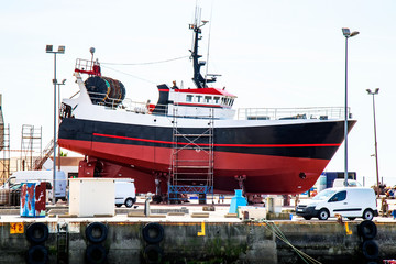 Le Guilvinec. Chalutier au chantier naval. Finistère. Bretagne	