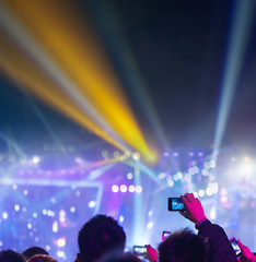 Obraz na płótnie Canvas audience silhouettes at a live music concert