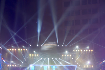 multiple spotlights on a theatre stage lighting rig