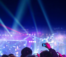 Obraz na płótnie Canvas audience silhouettes at a live music concert