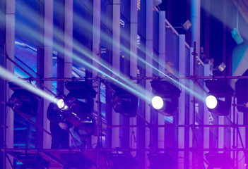 multiple spotlights on a theatre stage lighting rig