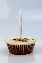 Valentinstag Kuchen mit einer kleinen Kerze