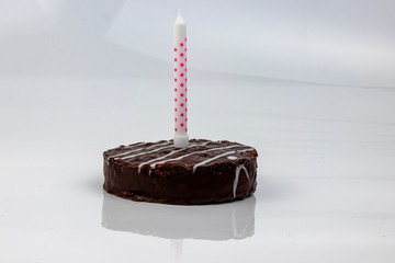 Kuchen mit kleiner Kerze