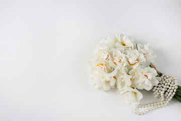 Obraz na płótnie Canvas bouquet of daffodils tied with a pearl ribbon