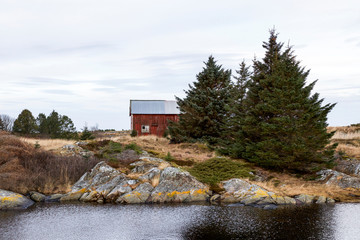 Fototapeta na wymiar old red barn in Norway