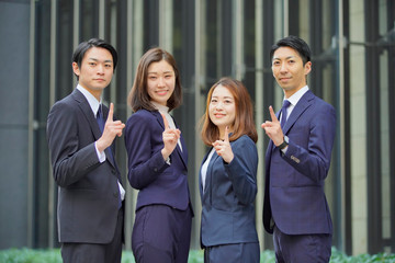 Obraz premium ビジネスシーン・4人チーム