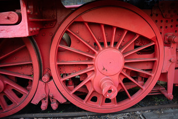 Fototapeta na wymiar detail photo of the wheels of an antique steam locomotive