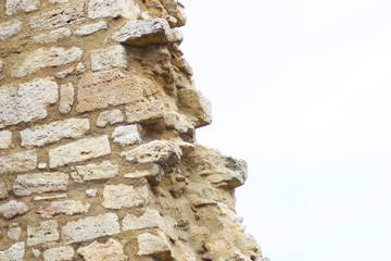 Mauerrest einer Ruine aus Sandstein