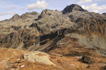 Hochalpine Landschaft: Schwarzhörner über dem Splügenpass