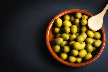 Still life of a plate of olive olives on a clay plate