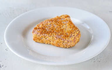 Tuna steak with sesame seeds