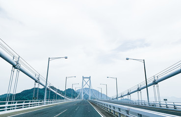車内から撮影した橋