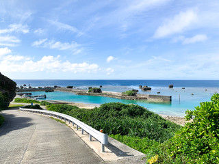 Fototapeta na wymiar 沖縄、宮古島の海岸風景